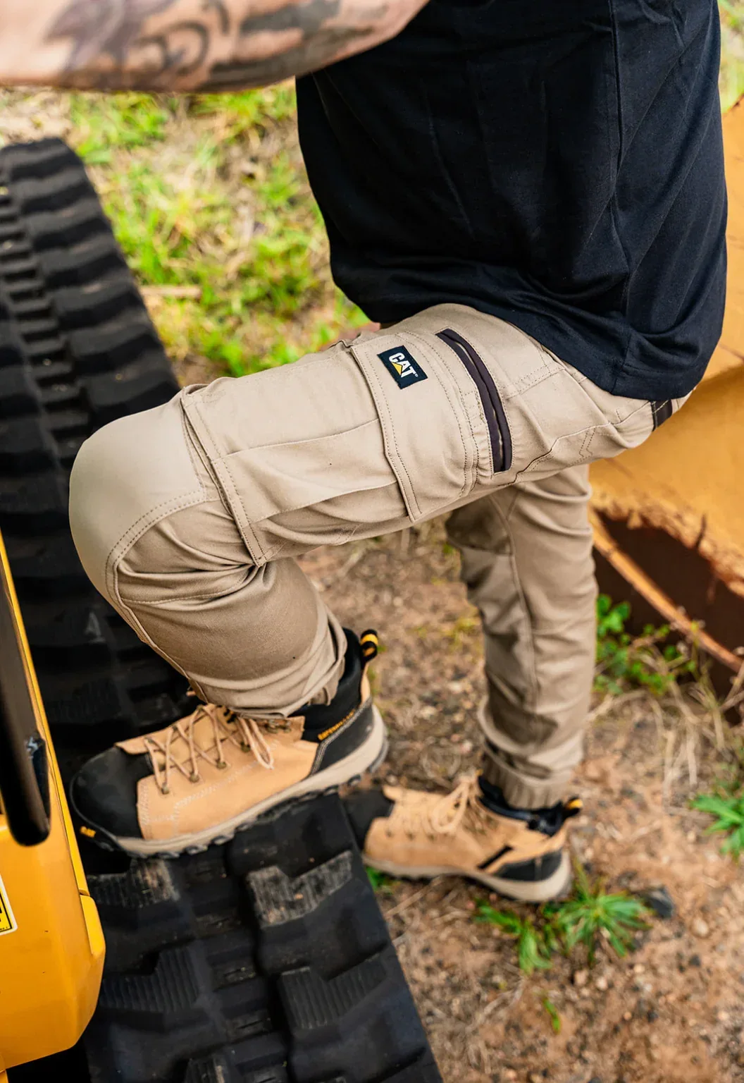 Cuffed Dynamic Pant - Khaki - Image 2